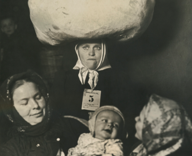 Lewis Hine, Photographic documents of social conditions, Photography Collection, The Miriam and Ira D. Wallach Division of Art, Prints and Photographs, The New York Public Library, Astor, Lenox and Tilden Foundations