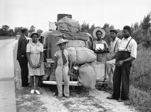 Group of Florida migrants on their way home to Cranberry, New Jersey, to pick potatoes, near Sharboro, North Carolina.